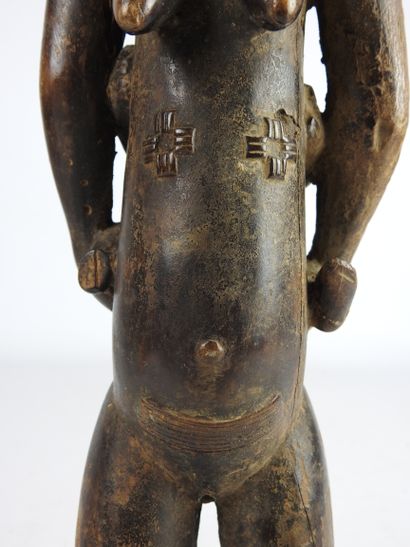 null BAOULE, Ivory Coast.

Wood, dark brown patina.

Maternity statue representing...