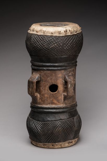 null TSHOKWE, Angola.

Carved and incised wood, brass nails, skin

Mukupela" drum...