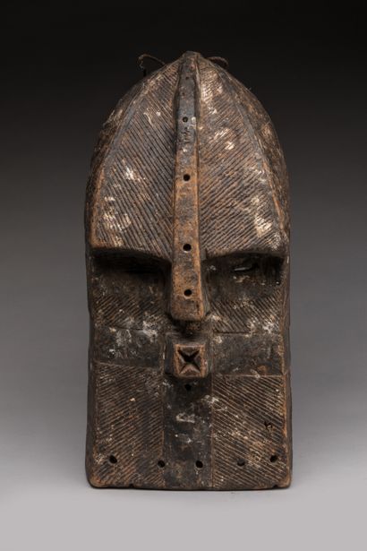 null Kifwebe Kikashi" female mask

SONGYE, Democratic Republic of Congo.

Wood, ancient...