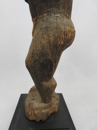 null BAOULE, Ivory Coast.

Wood, thick granular sacrificial patina, 

Large and ancient...