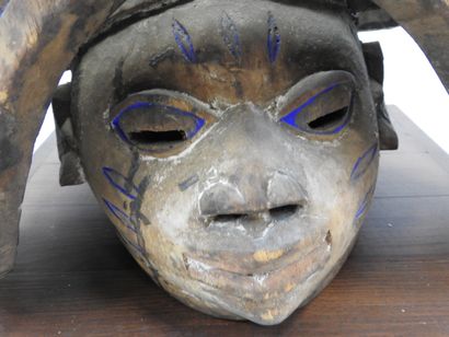 null YOROUBA, Nigeria/Benin.

Wood, patina of use, pigments.

Important and ancient...