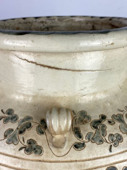 null CHINA.

Large Cizhou stoneware jar with stylized motifs and auspicious characters.

Yuan/Ming...