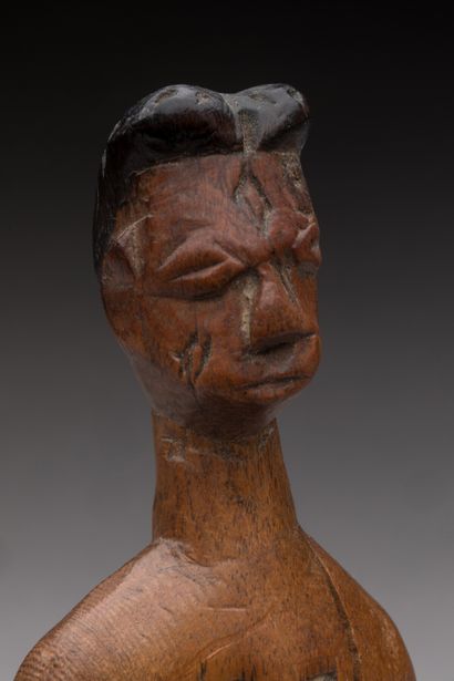 null FON, Benin.

Wood, patina of use.

Male "Venavi" figure standing on a pedestal,...