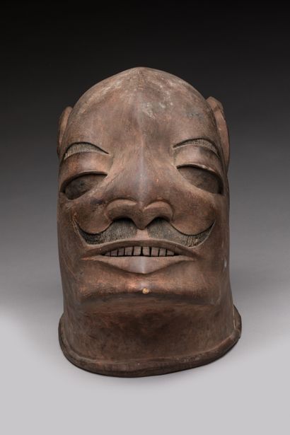 null Masque-heaume « Lipico » en bois sculpté, MAKONDE, Tanzanie/Mozambique.

Dim :...