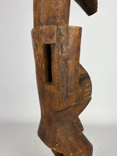 null Male statue, SONGYE, Democratic Republic of Congo.

Wood, brown patina.

Height...