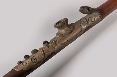 null CHINA.

Very beautiful and old opium pipe, the tube in bamboo, the mouthpieces...