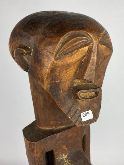 null Male statue, SONGYE, Democratic Republic of Congo.

Wood, brown patina.

Height...