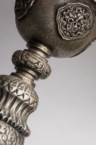 null TIBET.

Silver and silver alloy chased, patina of use.

Two butter lamps resting...