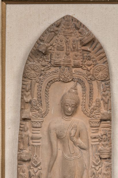 null Terracotta votive plaque, INDIA.

Around 1900.

Height : 31,5 cm. Width : 12...