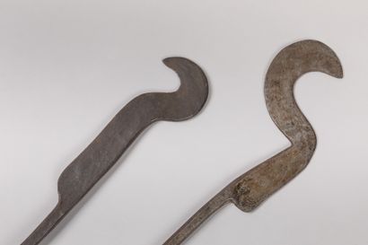 null Set of two ceremonial recades, SHI, Rwanda.

Iron and wood.

Length : 63 cm...