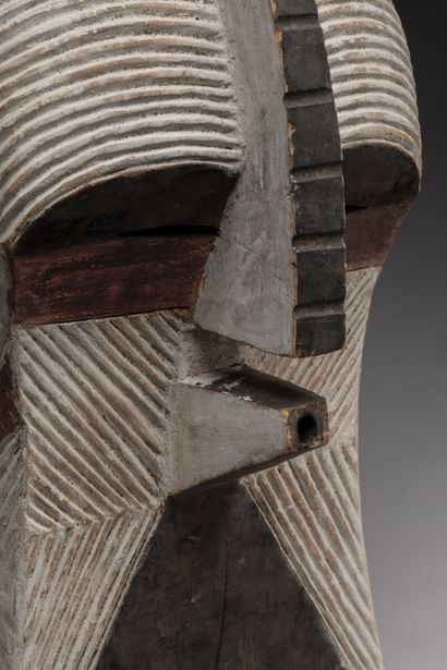 null Female mask "Kifwebe Kikashi", LUBA, Democratic Republic of Congo.

Wood, polychrome...