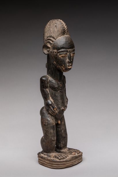 null Standing male statue, BAOULE, Ivory Coast.

Wood, black patina.

Height : 32...