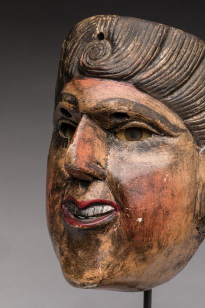 null NAHUA, Mexique.

Masque anthropomorphe en bois anciennement peint, il est utilisé...