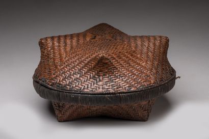 null SHOOWA-KUBA, Democratic Republic of Congo.

Box with lid in basketry with tightly...