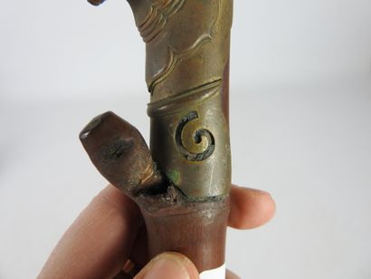 null CHINA.

Very beautiful and old opium pipe, the tube in bamboo, the mouthpieces...