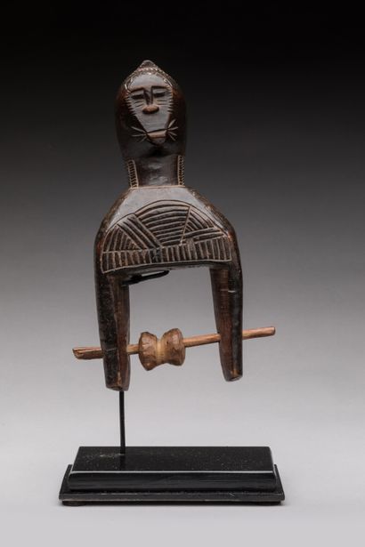 null BAOULE, Ivory Coast.

Carved and scarified hardwood, patina of use.

Weaving...