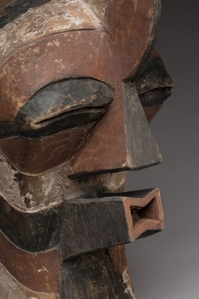 null SONGYE, Democratic Republic of Congo.

Wood, pigments.

Male mask from the "Kifwebe"...