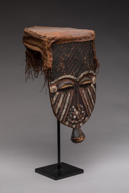 null Ceremonial mask with flat face, LELE, Democratic Republic of Congo.

Wood, polychrome...