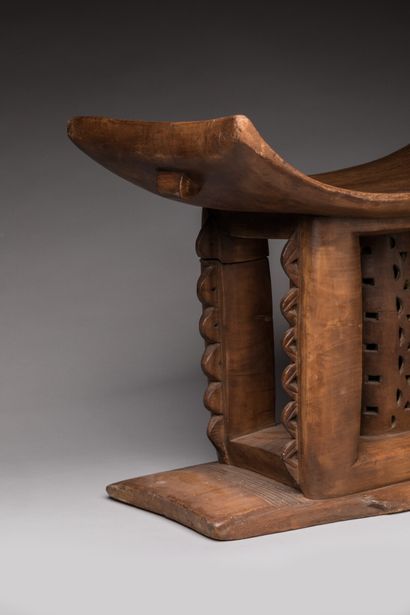 null ASHANTI, Ghana.

Wood, brown patina.

Bia Tika" stool of classical form, four...
