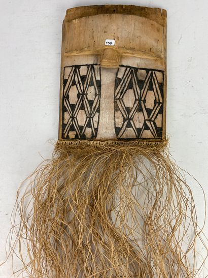 null 
KAMAYURA, Xingu, Brésil.




Bois, fibres végétales.




Masque en balsa peint...