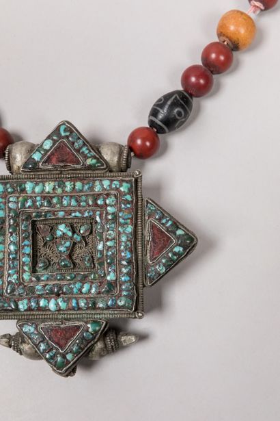 null TIBET.

Silver, turquoise, red glass, various beads.

Necklace made of two Dzi...