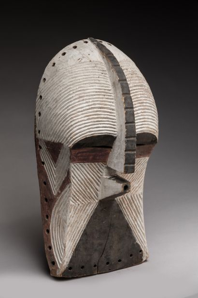 null Female mask "Kifwebe Kikashi", LUBA, Democratic Republic of Congo.

Wood, polychrome...