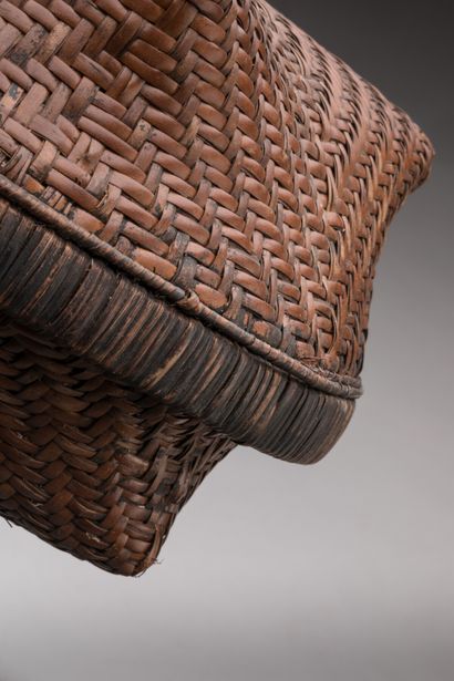 null SHOOWA-KUBA, Democratic Republic of Congo.

Box with lid in basketry with tightly...