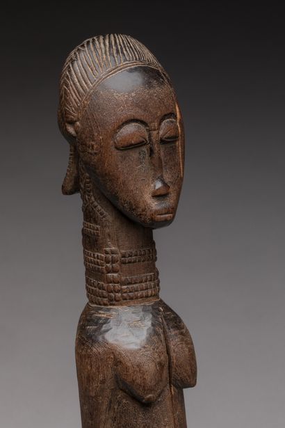 null Female statue, BAOULE, Ivory Coast.

Wood, patina of use.

Height : 44,5 cm.

Small...