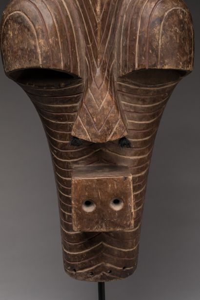 null SONGYE, Democratic Republic of Congo.

Hardwood, pigments, hair.

Important...