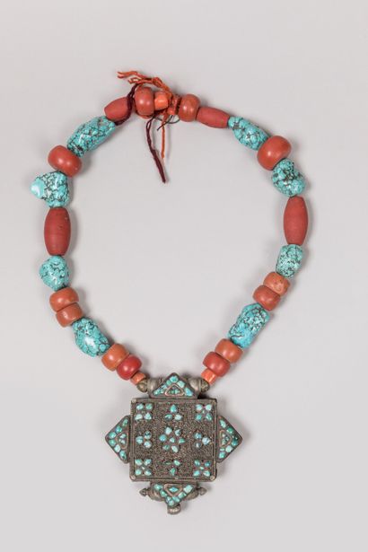 TIBET.

Silver, turquoise, red coral.

Necklace...
