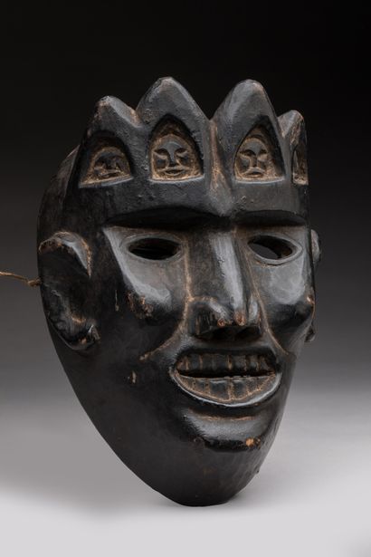 null Durga Kali mask, THARU, Nepal.

Wood, black patina of use

Height : 22,5 cm....