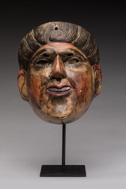 null NAHUA, Mexique.

Masque anthropomorphe en bois anciennement peint, il est utilisé...