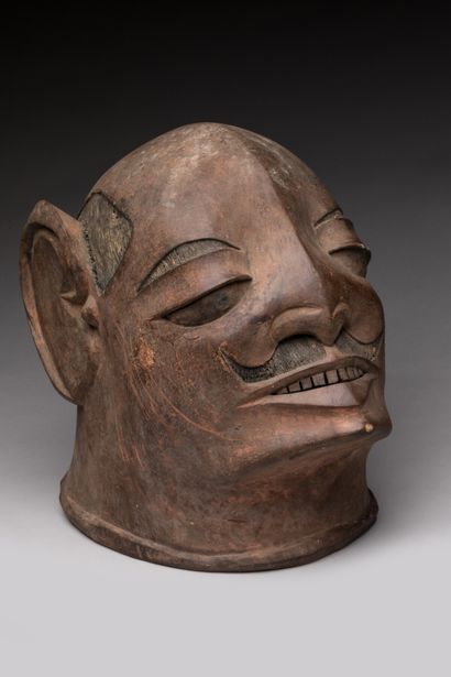 null Masque-heaume « Lipico » en bois sculpté, MAKONDE, Tanzanie/Mozambique.

Dim :...