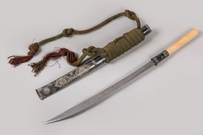 null BIRMANIA.

Silver, iron, ivory, cord.

Dha" sword with scabbard and cord.

The...