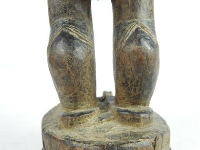null Statue féminine, BAOULE, Côte d'Ivoire.

Bois, patine d'usage.

Haut : 44,5...