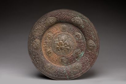 null TIBET.

Very old circular offering dish in chased and stamped copper decorated...