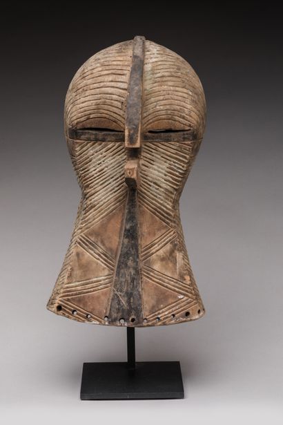 null Kifwebe" diminutive mask, SONGYE, Democratic Republic of Congo.

Wood, pigments.

Size...