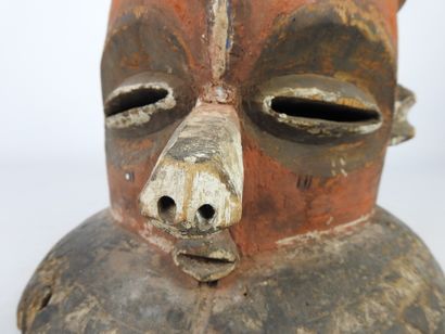 null PENDE, Democratic Republic of Congo.

Wood, natural pigments.

Giphogo/Kipoko"...