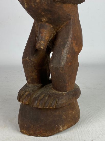 null Male statue, SONGYE, Democratic Republic of Congo.

Wood, brown patina.

Height...