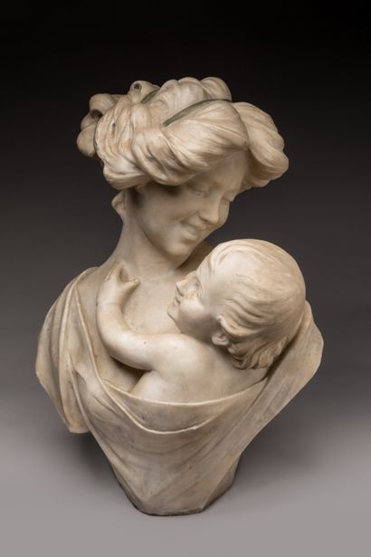 null CIPRIANI : Femme à l'enfant. Buste en marbre blanc. Signé à l'arrière X. Cipriani....