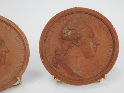 null Jean-Baptiste NINI (1725-1799) d'après: Deux médaillons en terre cuite représentant...