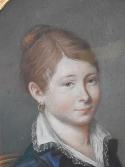 null Ecole FRANCAISE du XIXème siècle: Portrait de femme. Pastel à vue ovale. Contrecollé...
