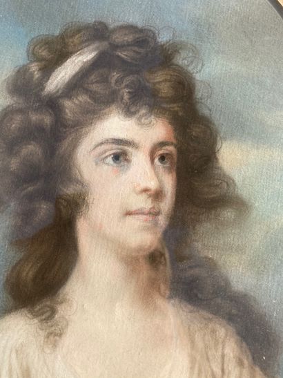 null Ecole EUROPEENNE du XIXème siècle : Portrait de femme de trois quart. Pastel...
