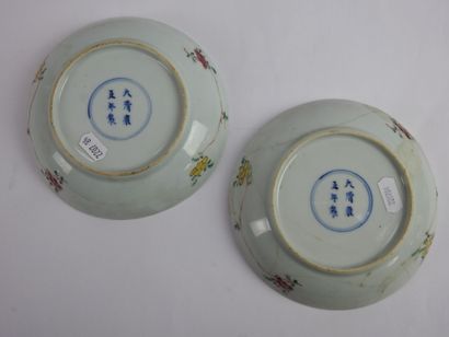 null CHINA: Pair of small porcelain cups decorated with polychrome enamels of the...