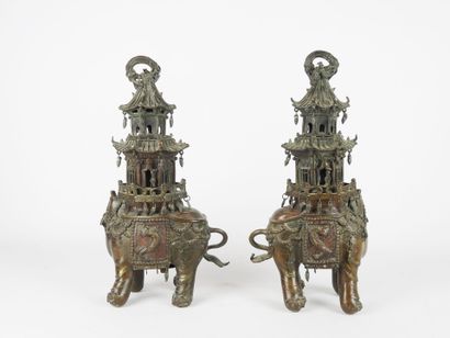 null JAPAN : Pair of patinated bronze incense burners decorated with walking and...