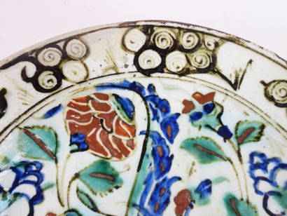null IZNIK : Siliceous ceramic dish with polychrome enamelled decoration representing...