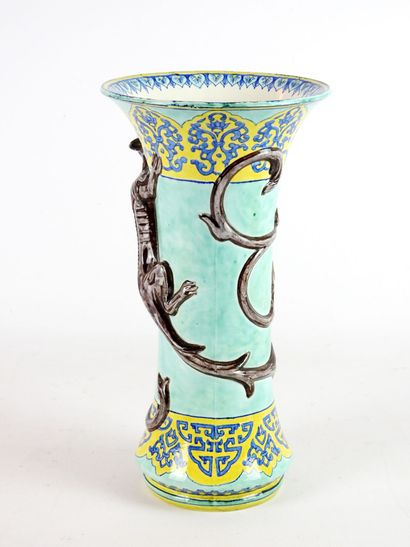 null Ulysse BERTRAND (1851-1941) for GIEN :


Large cornet vase "with the salamander"...