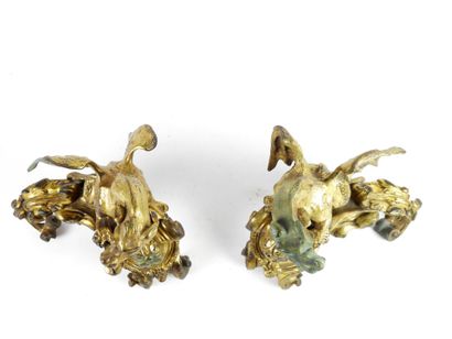 null PAIR OF CHENETS in chased and gilded bronze decorated with dragons with spread...