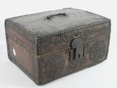 null Wooden box covered with brown leather studded with stylized motifs. End of the...