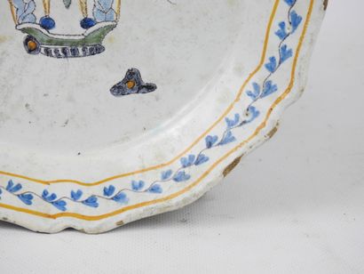 null NEVERS : Earthenware plate with contoured edges decorated with a hot air balloon...